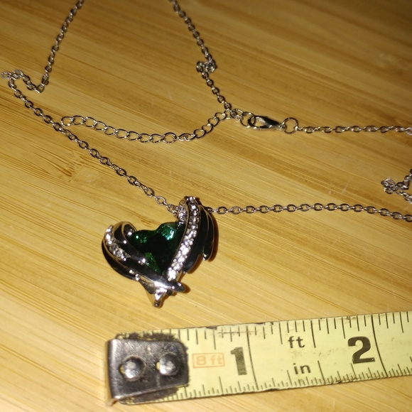 New Elegant Silver Plated Wings Heart Shaped Green Zircon Pendant and Necklace - Picture 3 of 4